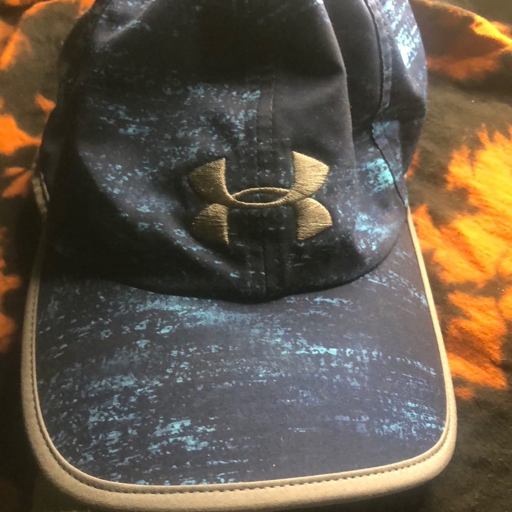 5/30 Blue heather Under Armor men’s hat